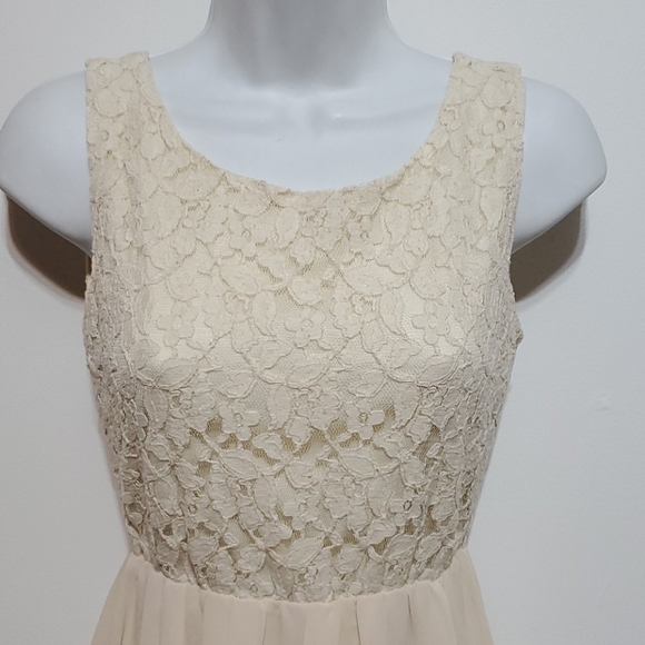 FLASH SALE!! Alythea lace bodice Dress. - Picture 2 of 8